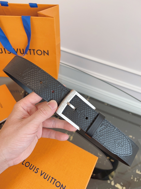 ルイヴィトンベルト正面デザイン